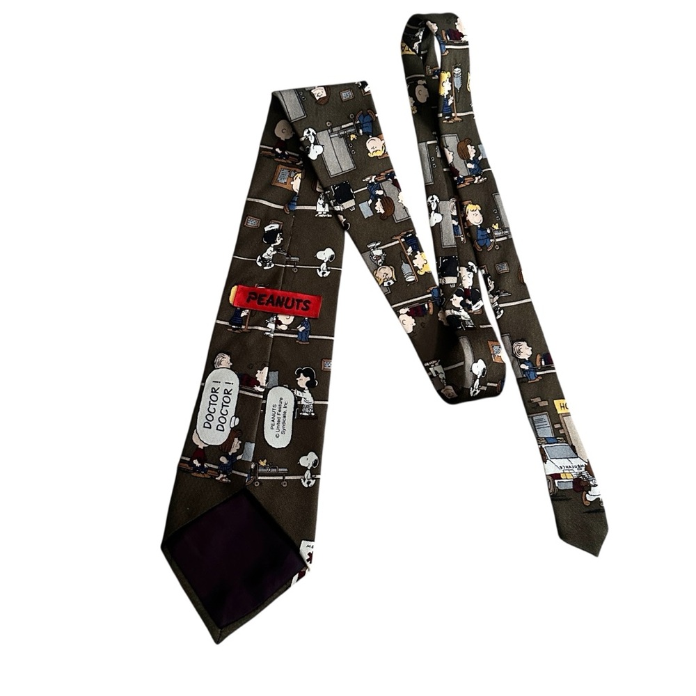 Vintage Peanuts Charlie Brown Snoopy Doctor Nurse Medical Silk Neck Tie